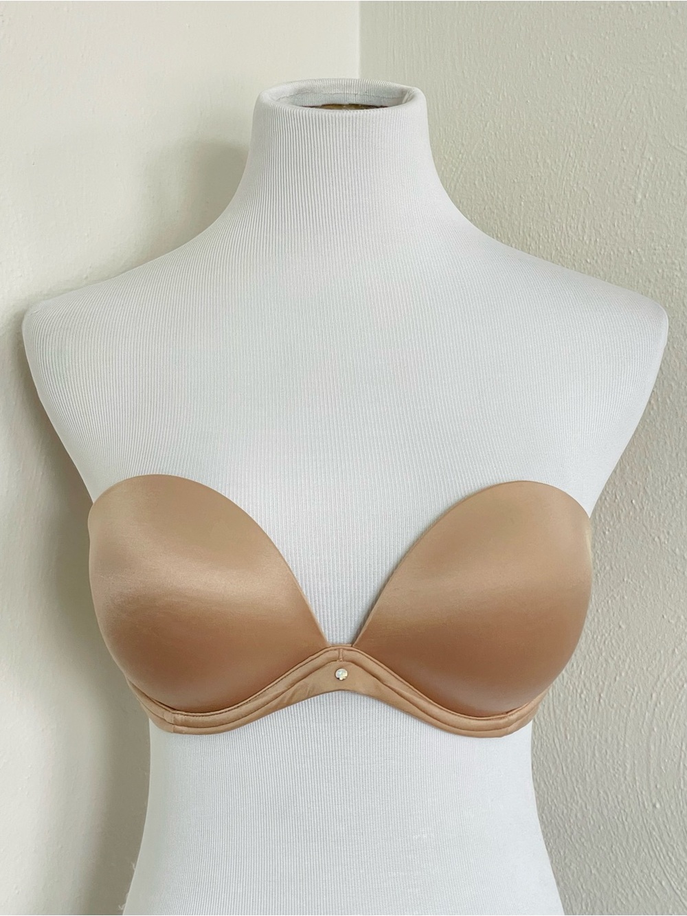 Victoria's Secret Very Sexy Strapless Push-Up Bra - Beige 36B - Picture 2 of 9